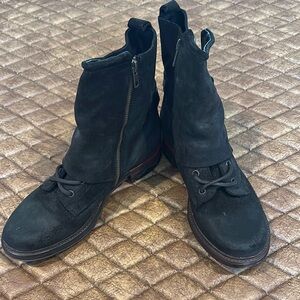 ZIGI girl Black Ankle Booties with Suede Texture and Side Zippers